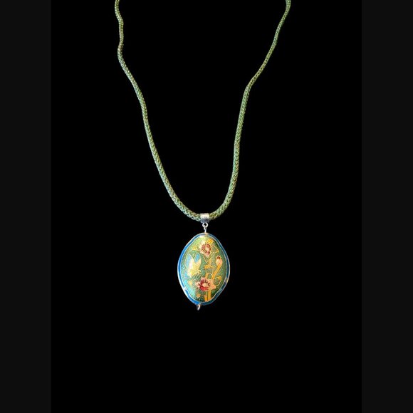 Vintage Cloisonne Butterfly 1.5" Pendant On A 24" Green Rope Chain - Picture 6 of 7